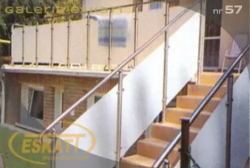 Balustrada na taras oraz schody z szkłem matowym